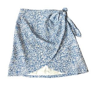 Gianni Bini blue and white print wrap mini skirt with tie size 0